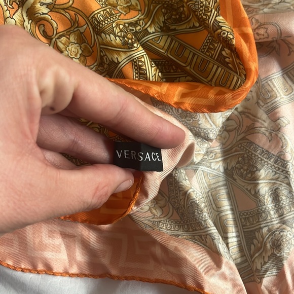 Versace silk scarf - Picture 3 of 3